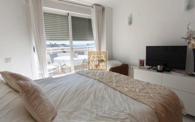 A penthouse with a spacious terrace and lovely views of the sea, the mountains and Altea.